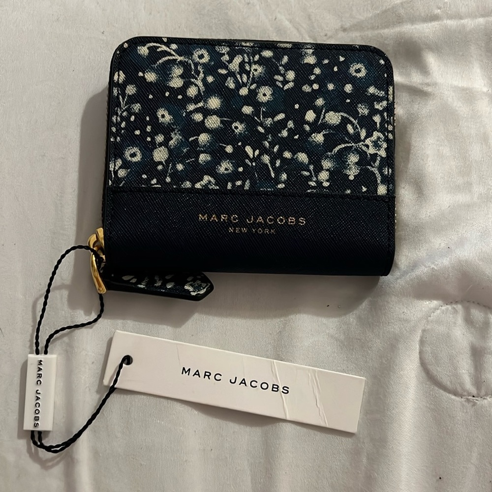 NWT Marc Jacobs Prescott Multi wallet